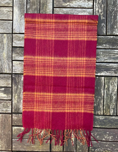 red_yellow_cash_scarf_ad2a2224-3c1f-447f-b9e0-e652f6caf44f.jpg