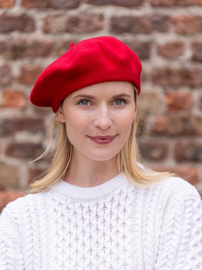 red_beret_ladies_fb497590-2464-4e10-8a33-78dee1286504.jpg