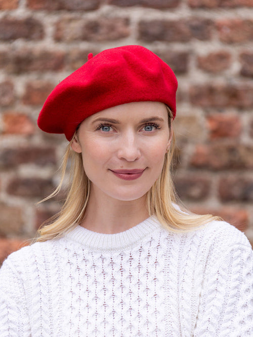 red_beret_ladies_fb497590-2464-4e10-8a33-78dee1286504.jpg