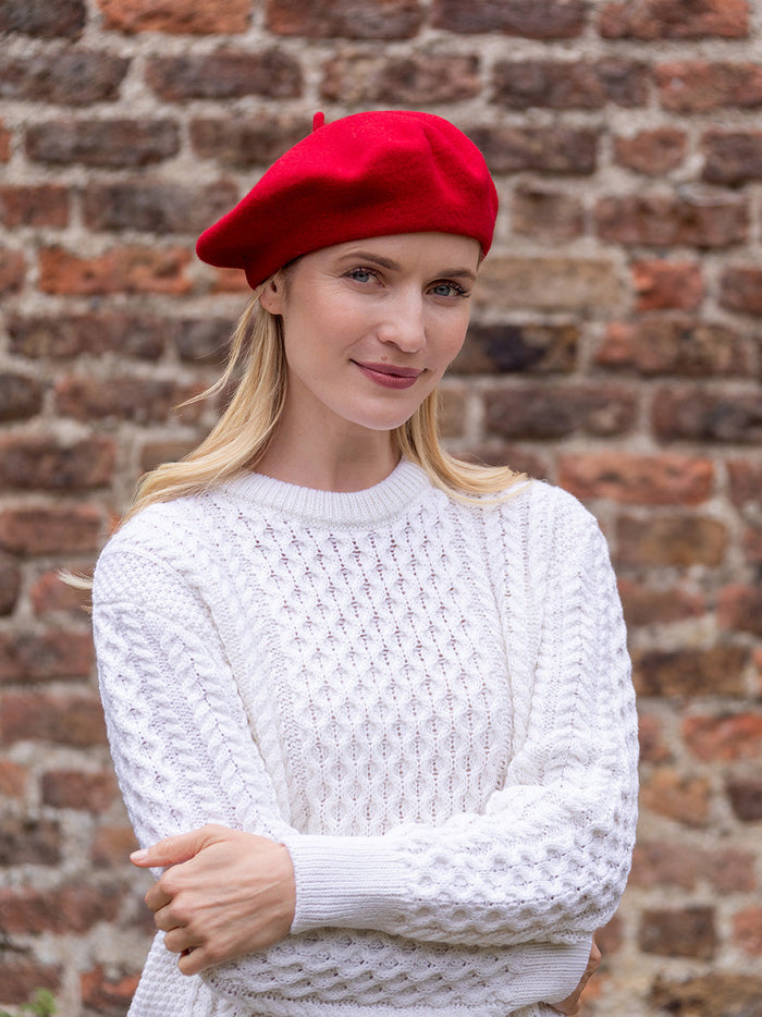 red_beret_women_2586b55d-57ac-4b12-bece-fb3f236420fe.jpg