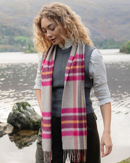 hanly_pink_scarf_0b4fcc3a-5d54-40e2-8210-e14f28dce23c.jpg