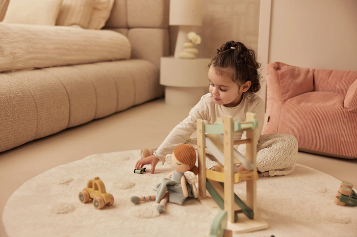 Petites voitures en bois