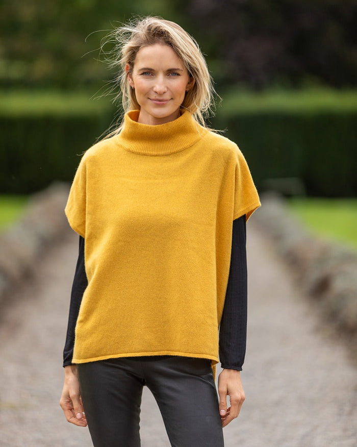 yellow_sleeveless_aa70a0e4-60ba-4915-9f0b-e6e0efb4cb15.jpg
